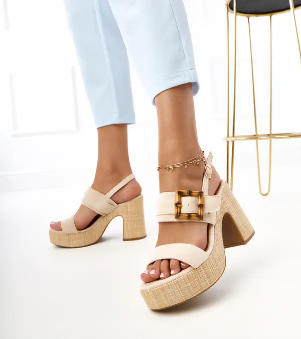 Gemre Gemre Beige block heel sandals decorated with a buckle Elevira