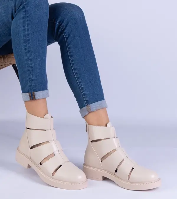 Gemre Gemre Beige faux leather ankle boots with cutouts on a flat heel Kalipso