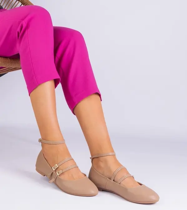 Gemre Gemre Beige faux leather ballet flats with buckles Vitoldora