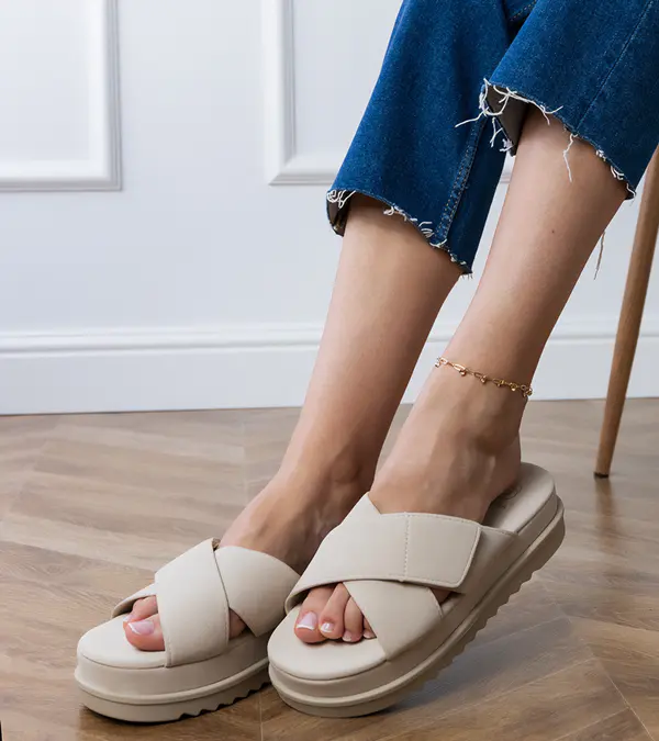 Gemre Gemre Beige platform strap slides Juko