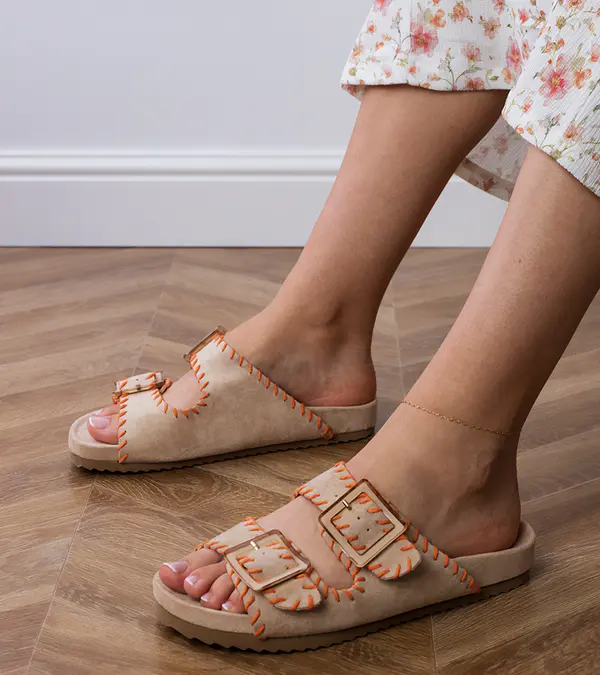 Gemre Gemre Beige slides with buckles and embroidery on straps Kim