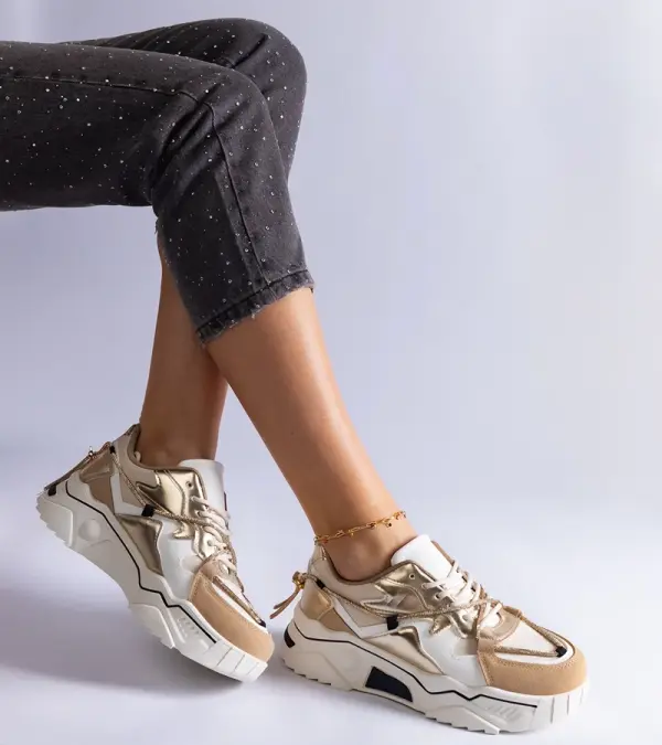 Gemre Gemre Beige sneakers decorated with rhinestone laces Valdeza