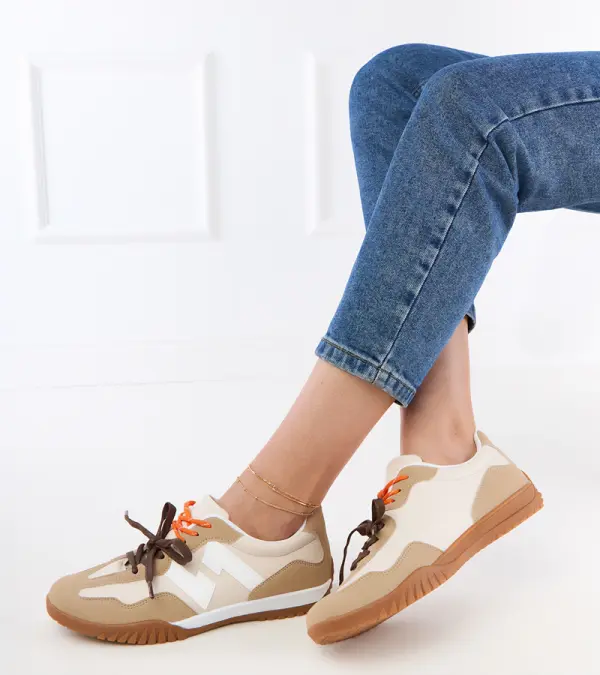 Gemre Gemre Beige sneakers with colorful laces Bekki