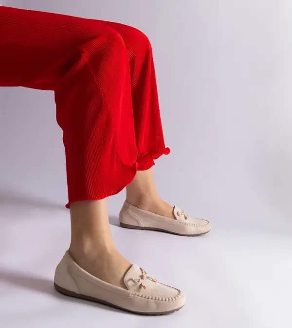 Gemre Gemre Beige suede moccasins with a bow Treja