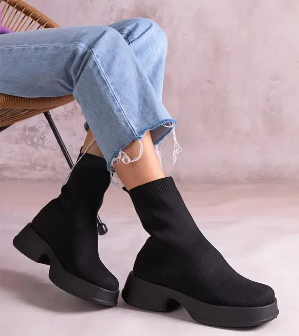 Gemre Gemre Black ankle boots with a flexible upper Evel