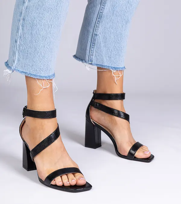 Gemre Gemre Black block heel sandals with a buckle Runaz