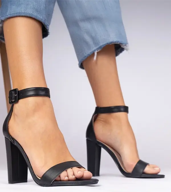 D/CEO Gemre Black block heel sandals with ankle strap Miledia