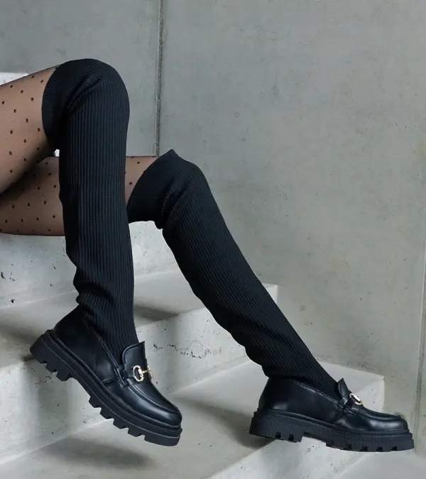 Gemre Gemre Black boots with a flexible upper on a flat heel Vrissa