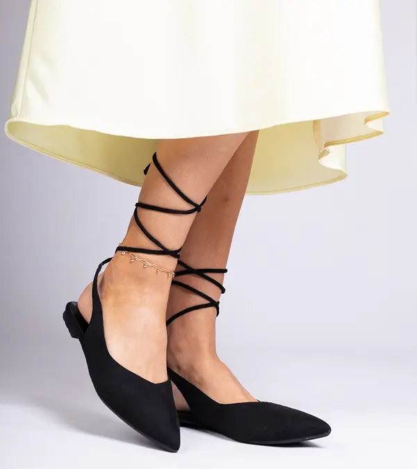 Gemre Gemre Black flat-heeled ankle-tie pumps Karlioz