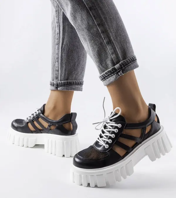 Gemre Gemre Black loafers with a chunky sole Emaline