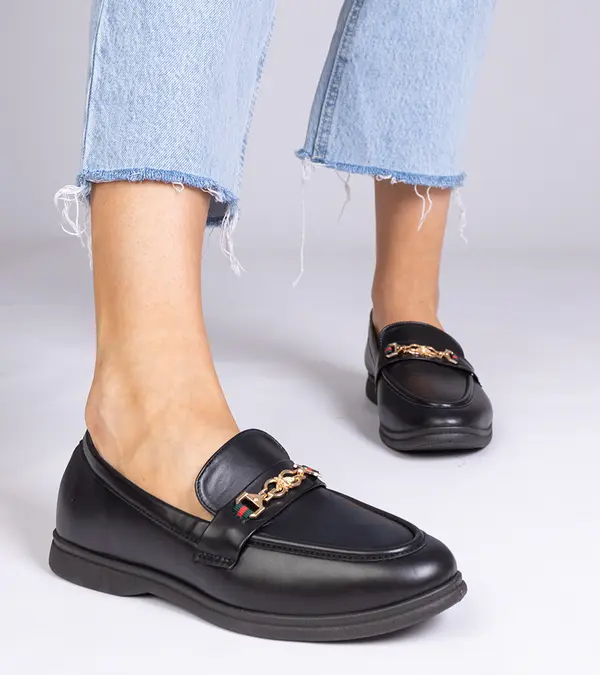 Gemre Gemre Black loafers with a gold decoration Feola