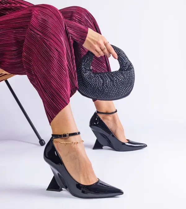 Gemre Gemre Black patent wedge pumps Florianda