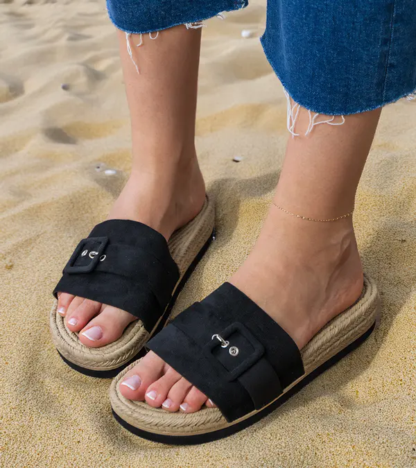 Gemre Gemre Black platform flip-flops with decorative buckle Lunda