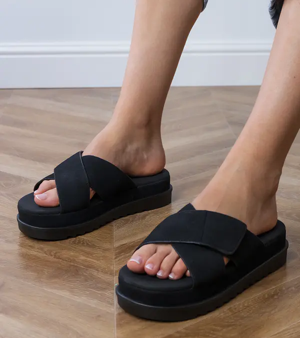 Gemre Gemre Black platform flip-flops with straps Juko