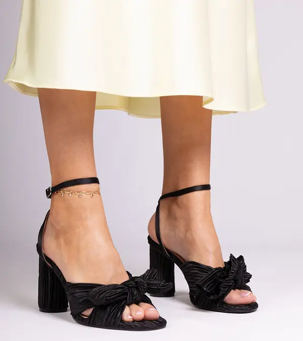 Gemre Gemre Black sandals with a bow on a block Zarida