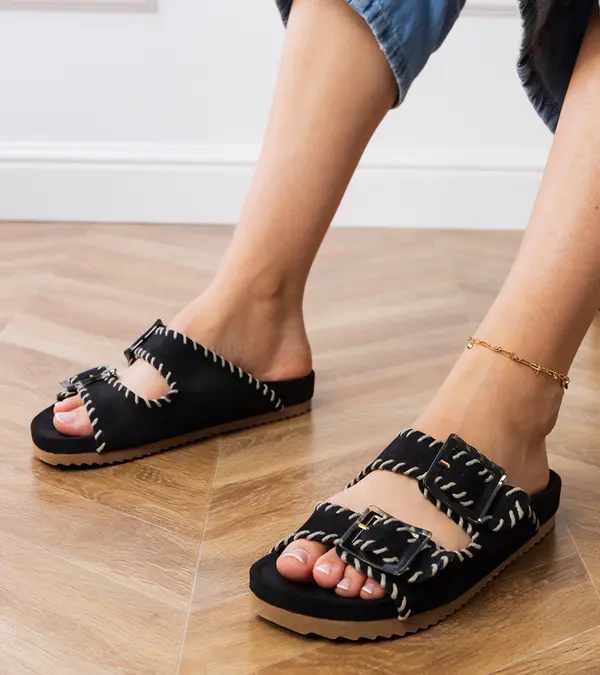 Gemre Gemre Black slides with buckles and embroidery on straps Kim