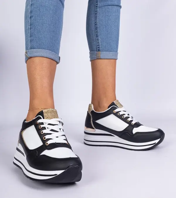 Gemre Gemre Black sneakers decorated with glitter and a metal insert Olaria