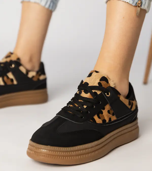 Gemre Gemre Black sneakers with leopard print detail Meril