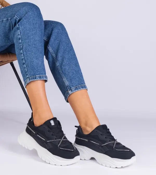 Gemre Gemre Black women's sneakers decorated with rhinestone cord Masala