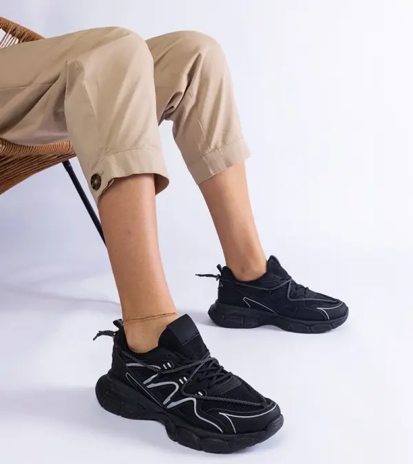 Gemre Gemre Black women's sneakers with a chunky sole Colunga