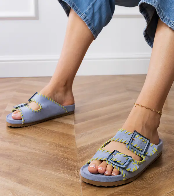 Gemre Gemre Blue flip-flops with buckles and embroidery on the straps Kim