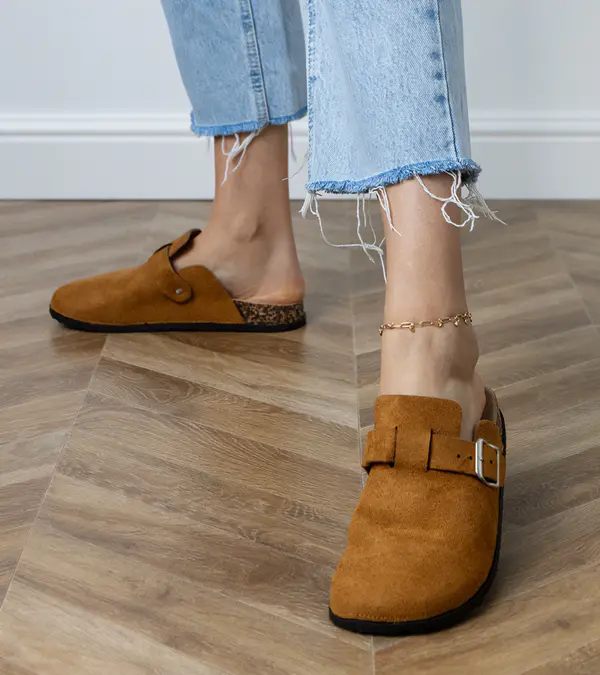 Gemre Gemre Brown closed-toe sandals on a cork sole Lerins