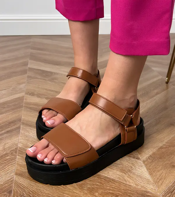 Gemre Gemre Brown faux leather platform sandals Trensi