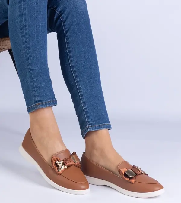 Gemre Gemre Brown moccasins decorated with a bow and a golden teddy bear Nensi