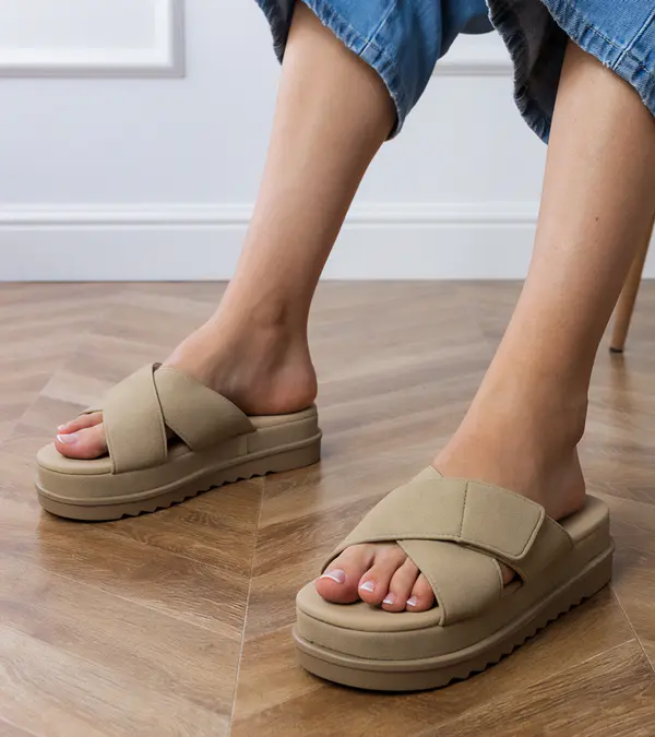 Gemre Gemre Brown platform sandals with straps Juko