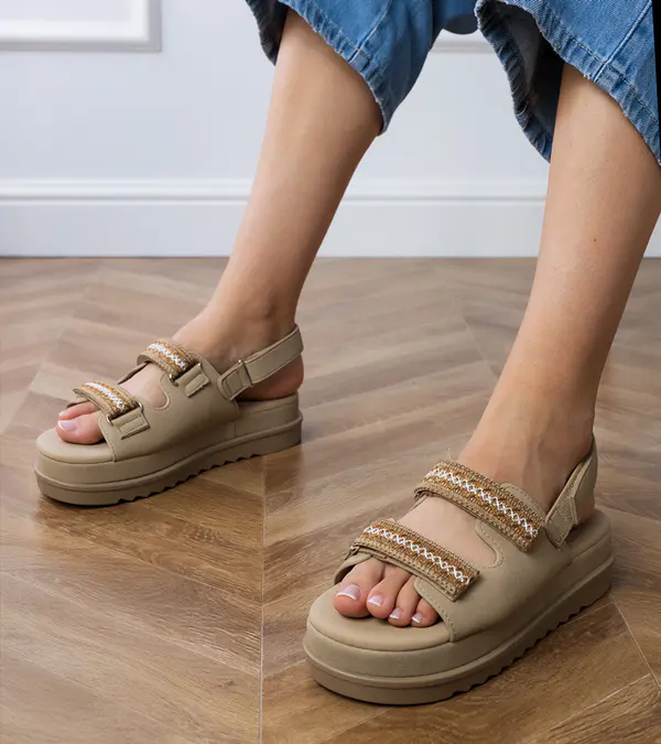 Gemre Gemre Brown sandals with embroidered straps on a platform Jenisej