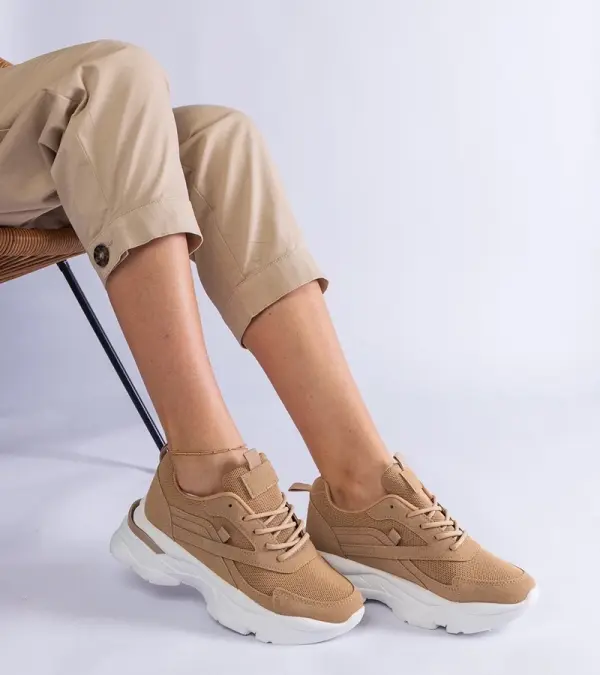 Gemre Gemre Brown sneakers on a thicker sole Guerrera