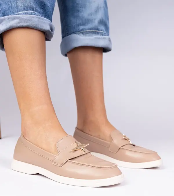 Gemre Gemre Dark beige women's loafers with a gold ornament Senna