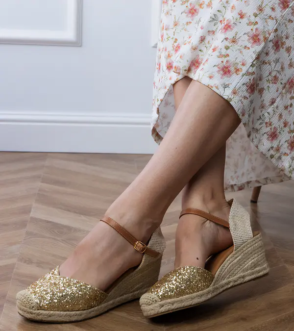 Gemre Gemre Golden glitter wedge sandals Saluni