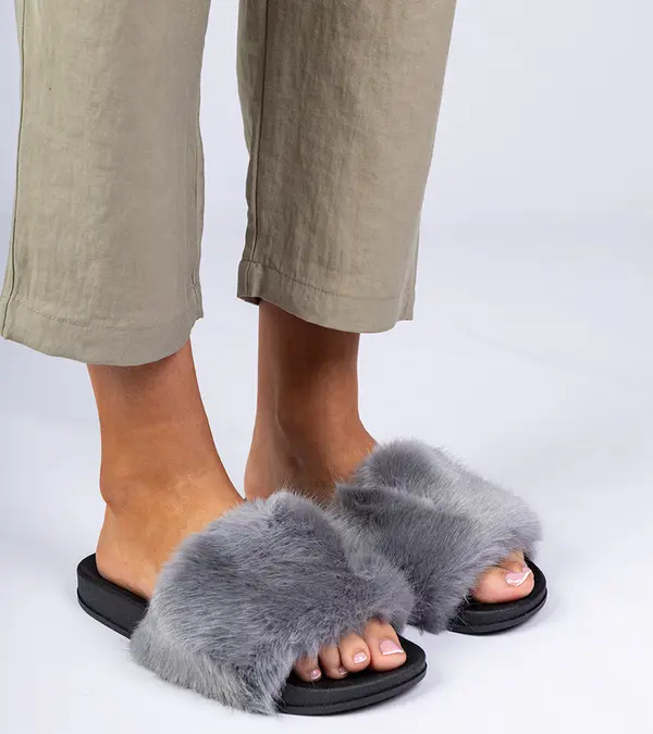 Gemre Gemre Gray flip-flops with Manny fur