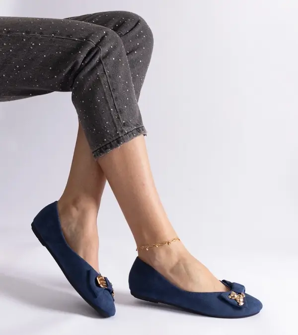 Gemre Gemre Navy blue ballet flats adorned with a bow and brooch Esdras