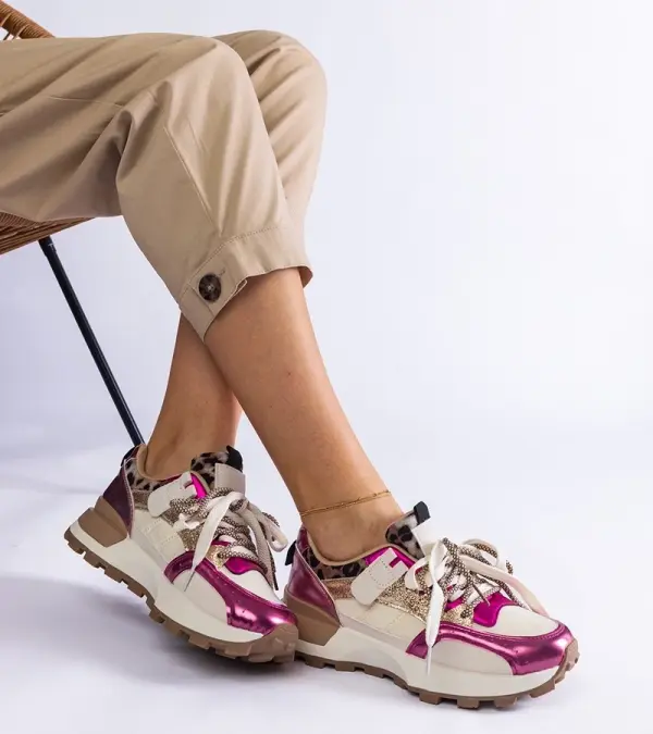 Gemre Gemre Pink sneakers adorned with animal motif Soria