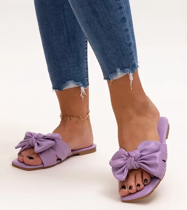 D/CEO Gemre Purple flip-flops with a decorative bow Uwansa