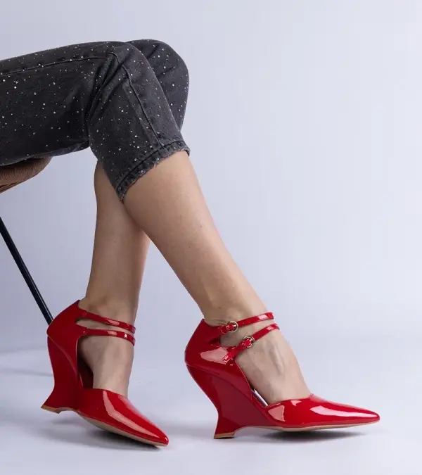 Gemre Gemre Red patent wedge pumps with buckles Vizario