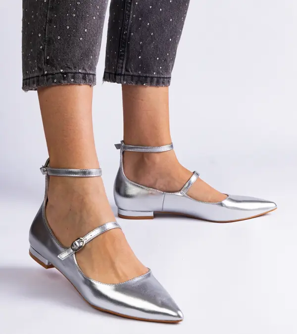 Gemre Gemre Silver flat pumps with buckles Ewerida