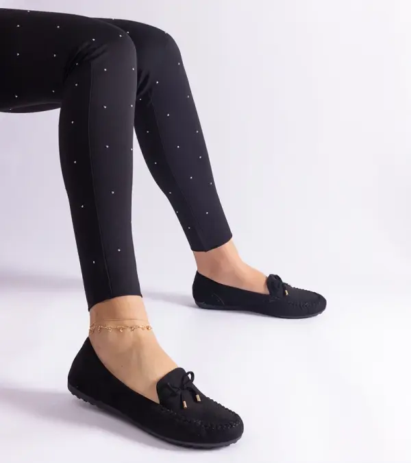 Gemre Gemre Treja suede black moccasins with bow