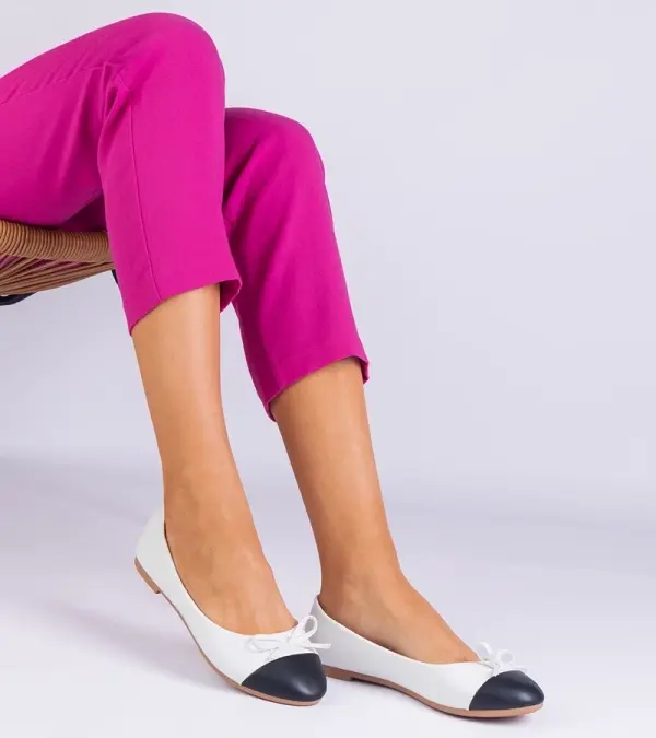 Gemre Gemre White ballet flats with a bow and black toe Pikolo