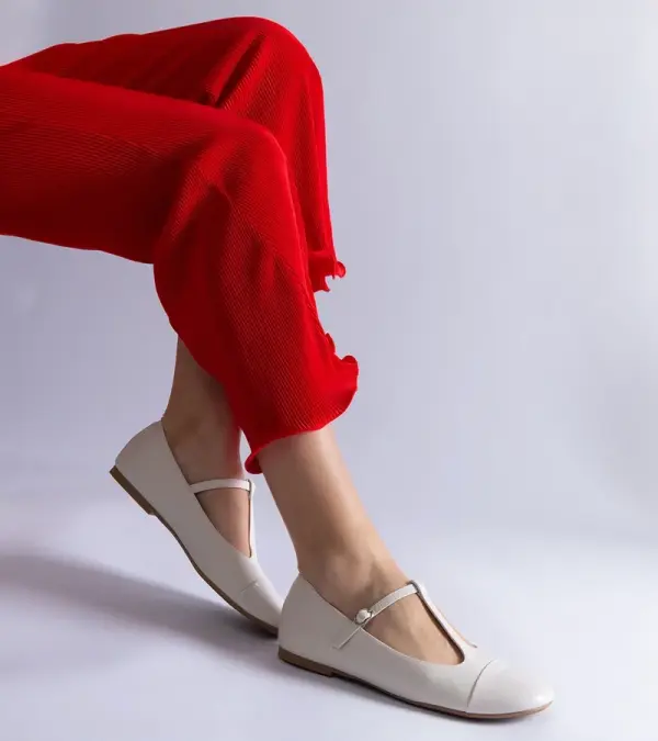 Gemre Gemre White ballet flats with patent toe Gloriana
