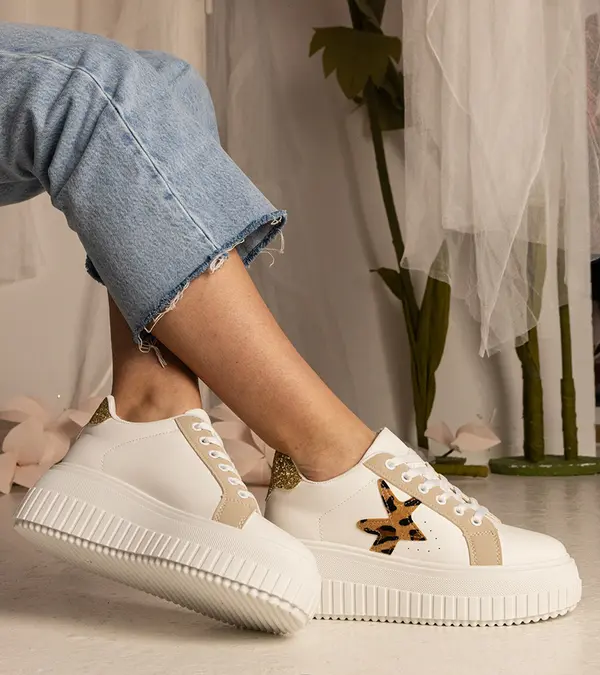 Gemre Gemre White-beige sneakers decorated with glitter and a star Taleda