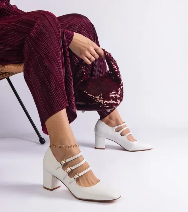 Gemre Gemre White block heel pumps with decorative buckles Izida