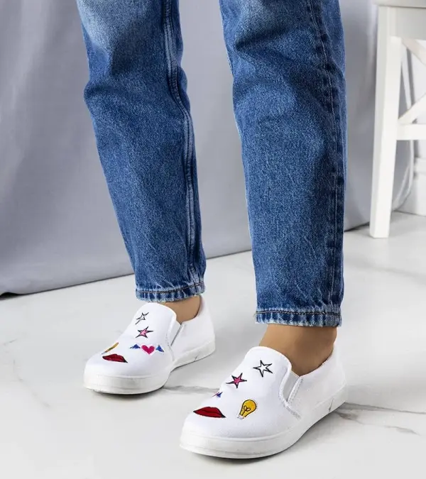Gemre Gemre White fabric sneakers with Anais patches