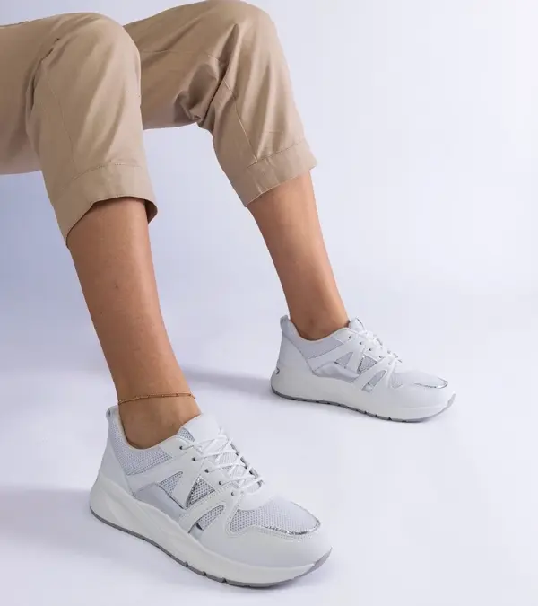 Gemre Gemre White sneakers on a thick sole Sierra