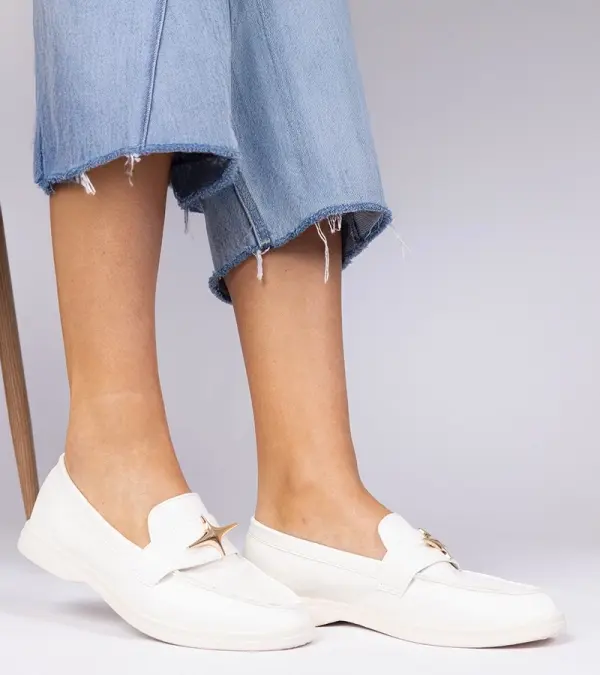 Gemre Gemre White women's loafers with a gold ornament Senna