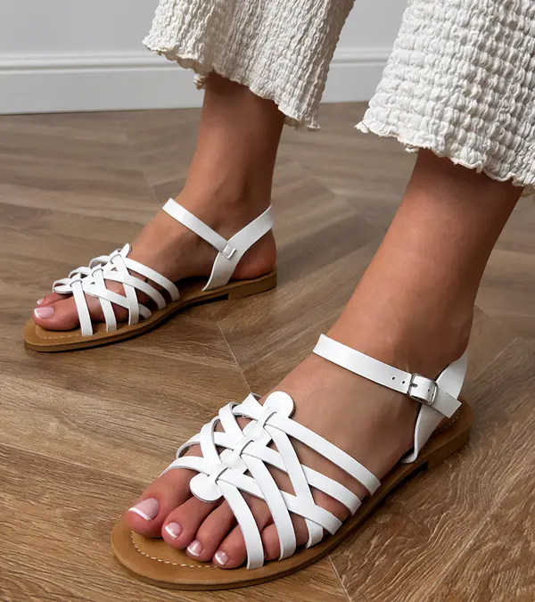 Gemre Gemre White woven sandals on a flat sole Selvira