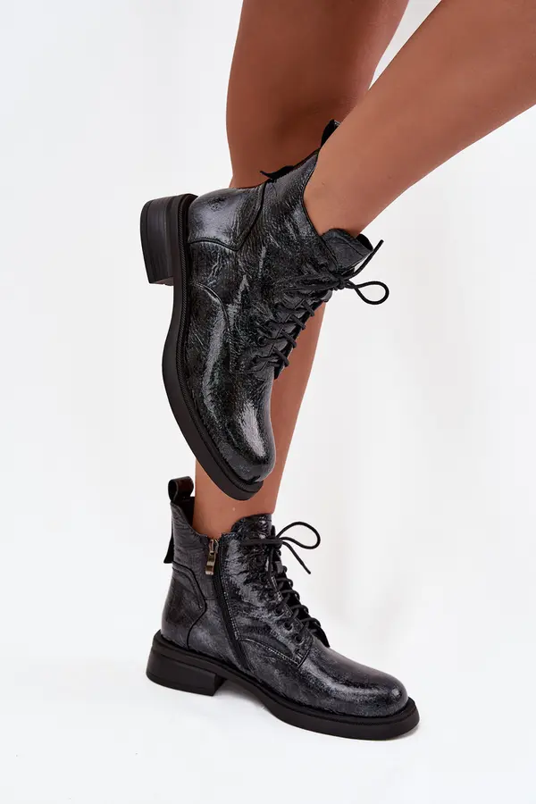 D&A Gležnarji iz lakiranega usnja z nizko peto