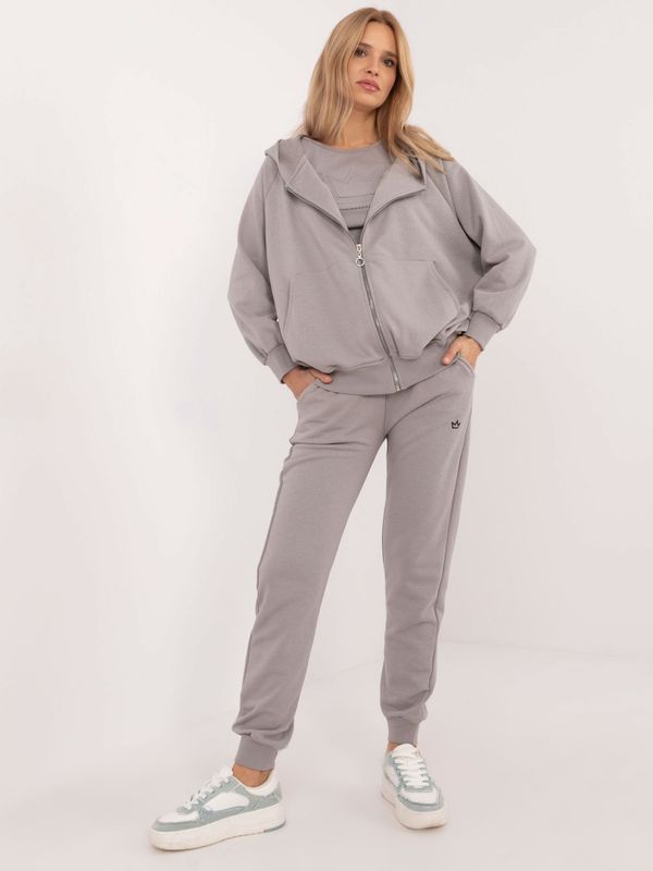 Fashionhunters Grey women's tracksuit with zip-up sweatshirt